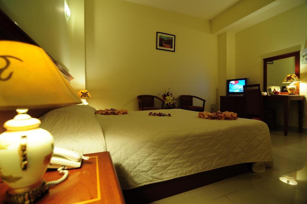 Khach San Phuoc Loc Tho 2 - 福禄寿 Hotell Ho Chi Minh-staden Rum bild