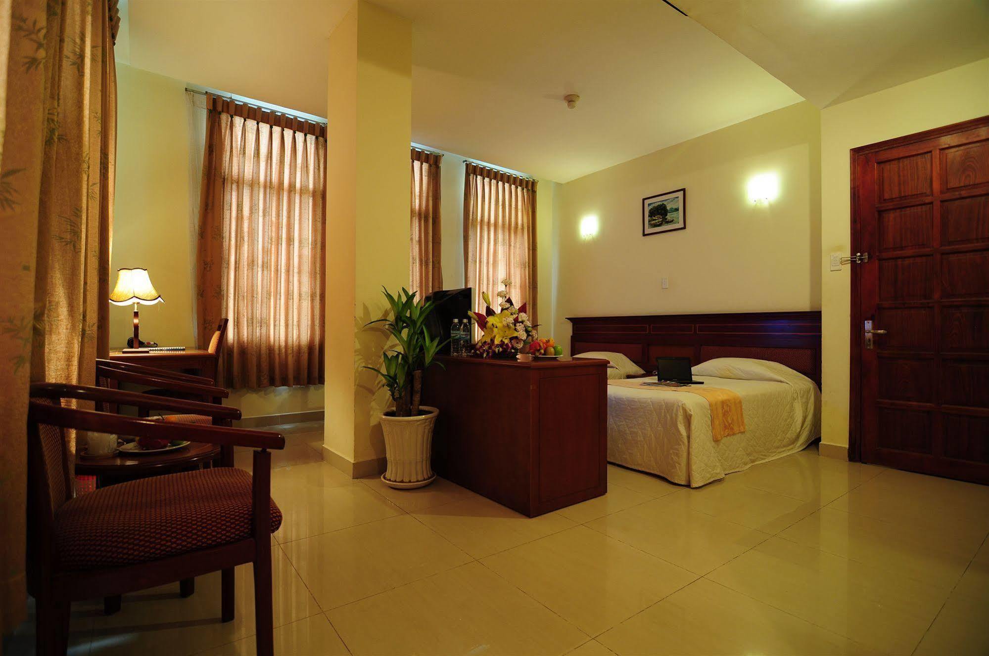 Khach San Phuoc Loc Tho 2 - 福禄寿 Hotell Ho Chi Minh-staden Exteriör bild